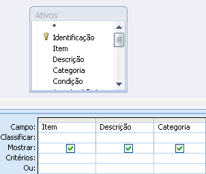 Uma consulta com três campos na grade de design