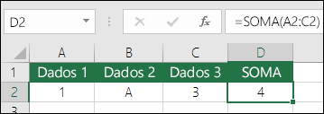 Construção de fórmula adequada.  Em vez de =A2+B2+C2, a fórmula da célula D2 fórmula é =SOMA(A2:C2)