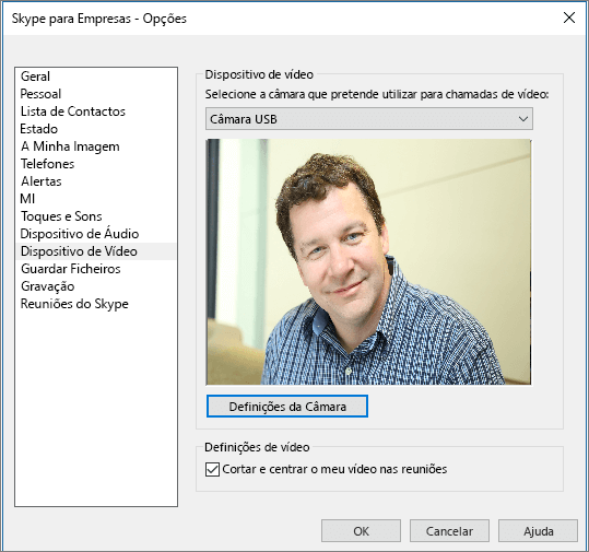Captura de ecrã da página Dispositivos de vídeo da caixa de diálogo Opções do Skype para Empresas.
