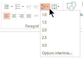 Opțiunile meniului Interlinie din panglică vă permit să selectați spațiere la un rând, spațiu dublu sau alte opțiuni de interlinie verticală.