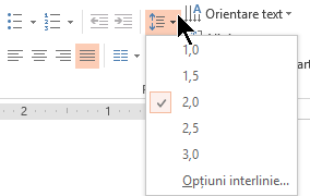 Opțiunile meniului Interlinie din panglică vă permit să selectați spațiere la un rând, spațiu dublu sau alte opțiuni de interlinie verticală.