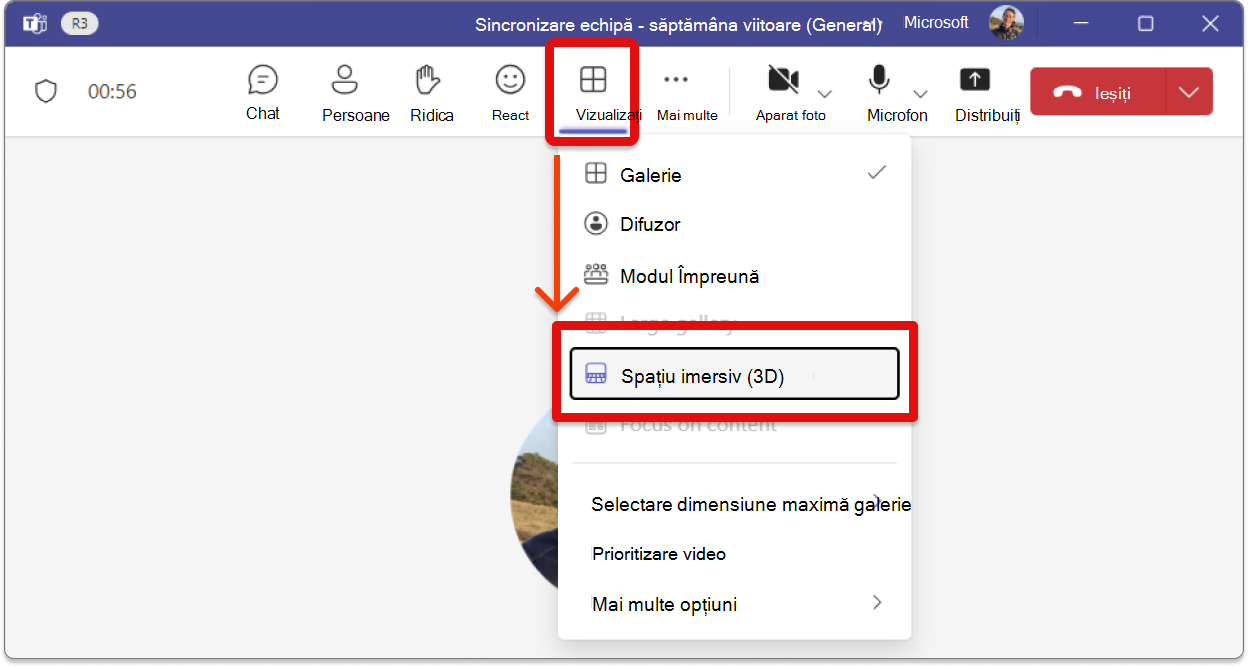 Captură de ecran a unei întâlniri Teams afișând selecția Vizualizare, apoi Spațiu imersiv (3D).