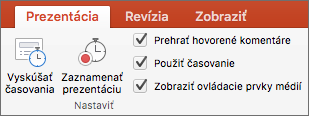 Snímka obrazovky zobrazujúca kartu Prezentácia s možnosťami Vyskúšať časovanie a Zaznamenať prezentáciu spolu so začiarkavacími políčkami pre možnosti Prehrať zvukové komentáre, Použiť časovania a Zobraziť ovládanie médií.