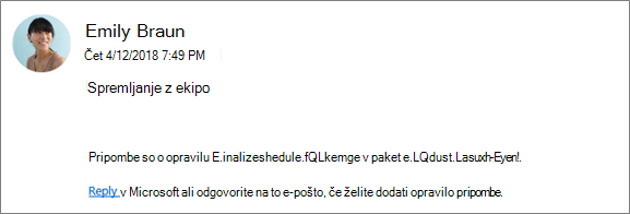 Posnetek zaslona: prikazuje e-poštno sporočilo skupine, kjer sodelavec odgovarja na prvo pripombo.