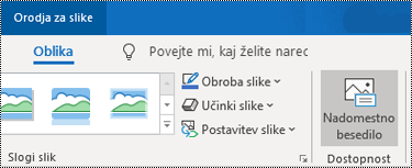 Gumb »Nadomestno besedilo« na traku Outlooka za Windows.