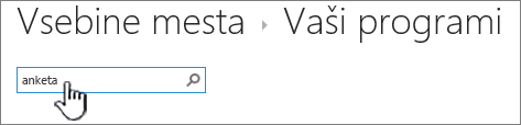 Iskalno polje na strani »Vsebina mesta« z natipkano in označeno anketo