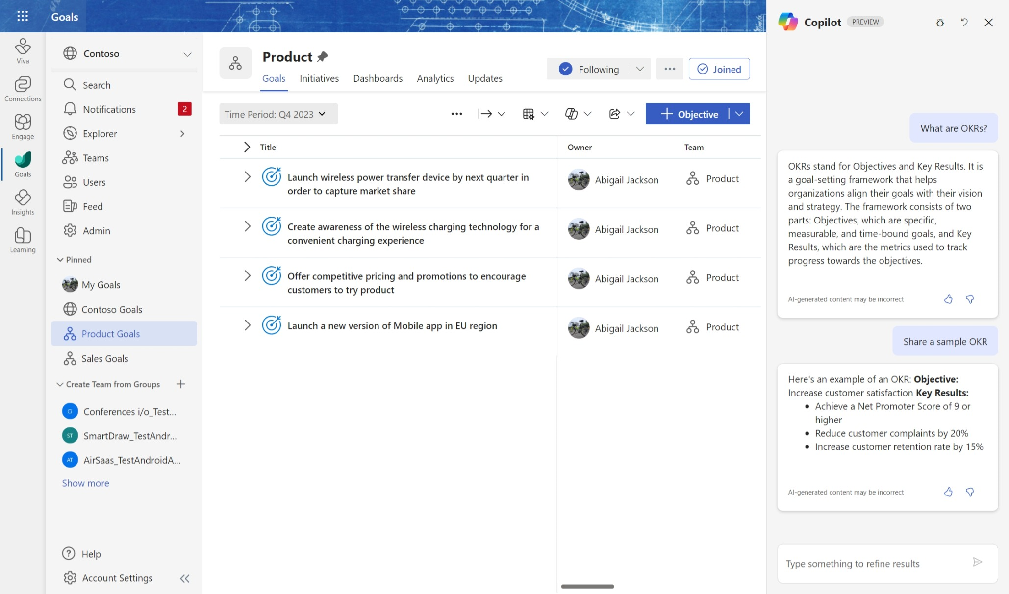 Snimak ekrana koji prikazuje prikaz OKRS-ova tima proizvoda sa korisnikom koji postavlja Kopilot pitanja o OKR metodologiji sa desne strane.