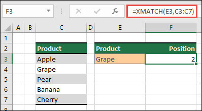 Excel tabela koja navodi različite proizvode od ćelija C3 do C7. XMATCH formula se koristi za pronalaženje pozicije u tabeli gde se tekst podudara sa "grožđu" (definisano u ćeliji E3). Formula daje "2" pošto se tekst "Grožđi" nalazi na poziciji dva u tabeli.