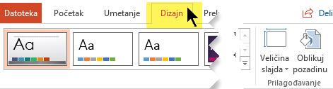 Izaberite karticu „Dizajn“ na traci sa alatkama. Dugme menija „Veličina slajda“ na desnom kraju ima kontrolu položaja slajda.