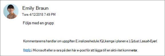 Skärmdump: Visar ett gruppmeddelande där en medarbetare svarar på den första kommentaren.