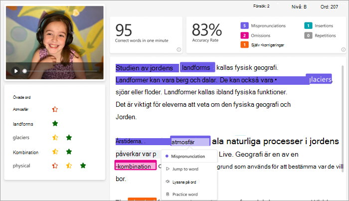 leende vit elev med rosa hörlurar på visas i videoramen bredvid avsnittet hon har läst. avsnittet har markerats med färgkodade fel.