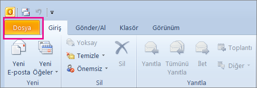 Outlook 2010’da Dosya sekmesini seçin.