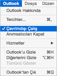 Outlook menüsünde seçili Çevrimdışı Çalış seçeneğini gösterir