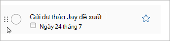 Chọn và giữ các dấu chấm trên tác vụ và trượt tác vụ lên hoặc xuống trong danh sách để sắp xếp lại.