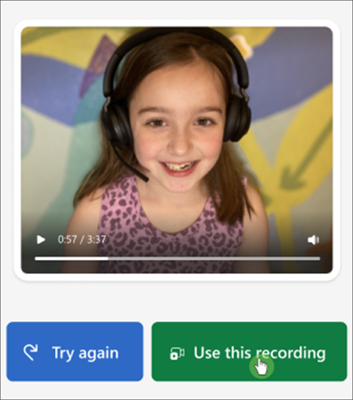阅读进度学生视图的屏幕截图，一个缺了几颗牙的白人女孩对着镜头微笑，她下面的按钮上写着“再试一次”和“使用此录制内容”。