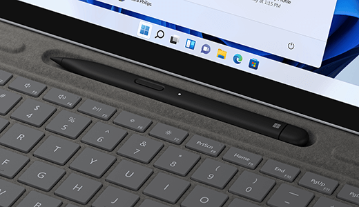 Surface Slim 手寫筆 2 位於 Surface Pro Signature Keyboard 數列上方的充電區域